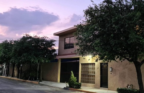 San Nicolas de los Garza House | Hermosa casa con alberca, Renovada, Super ubicación!!!