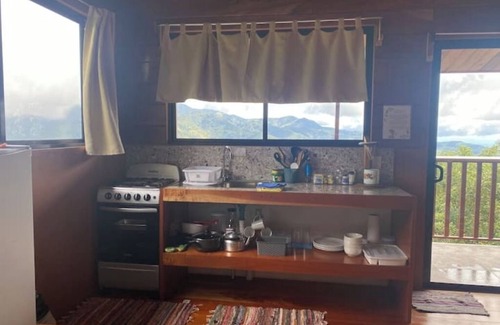 Monteverde Cabin | Hermosa cabina en Monteverde, perfecta para descasar con senderos y una torre