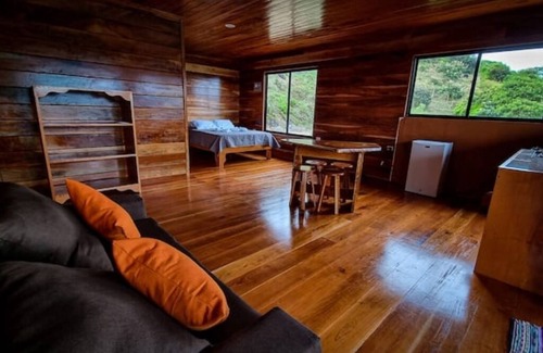 Monteverde Cabin | Hermosa cabina en Monteverde, perfecta para descasar con senderos y una torre