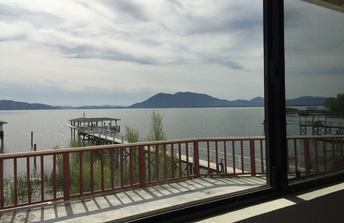 North Lakeport House | Hermosa Clear Lake 3,000 sq feet spacious on the water.
