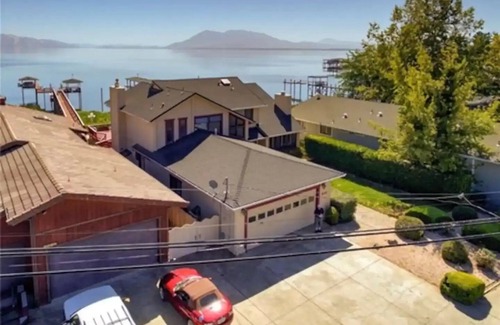 North Lakeport House | Hermosa Clear Lake 3,000 sq feet spacious on the water.