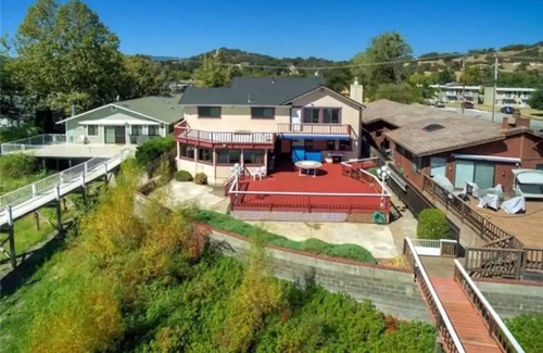 North Lakeport House | Hermosa Clear Lake 3,000 sq feet spacious on the water.