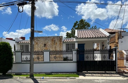 Moca House | Hermosa y Espaciosa Casa con estilo de 3 dormitorios 2 Baños