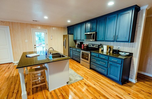 Robinsonville - Tunica House | HERNAND0 HIDEAWAY ENTIRE LAKEHOUSE
