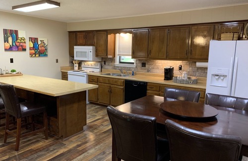 Hernando House | Hernando Retreat! Private, Clean, Spacious and near Hernando Town Square!