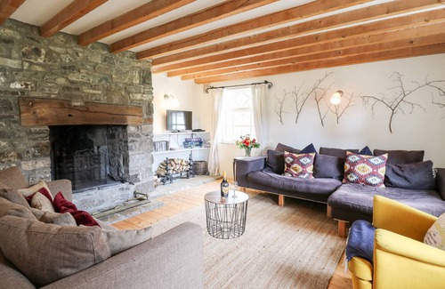 Llandeilo Cottage | HERON HOUSE, pet friendly, character holiday cottage in Llandeilo