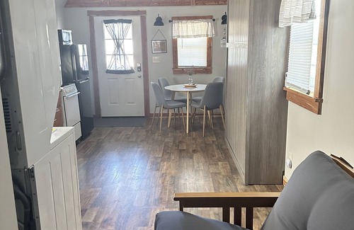 Roach Cabin | Heron's Cabin - Cute Tiny Home - Recently Reduced
