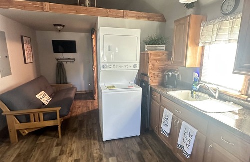 Roach Cabin | Heron's Cabin - Cute Tiny Home - Recently Reduced