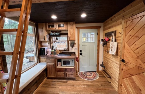 Lummi Island Cabin | Heron's Nest Treehouse · Cozy and Beautiful Island Treehouse with cedar hot tub