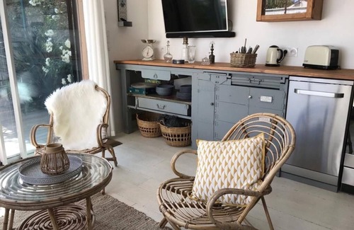 Mairie de Chantenay House | Heron's Nest: Urban gite with heated pool in the heart of Nantes