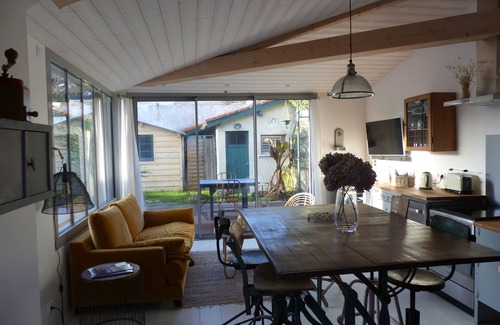 Mairie de Chantenay House | Heron's Nest: Urban gite with heated pool in the heart of Nantes
