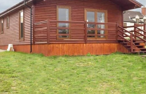 Shepton Mallet Cottage | HERON VIEW LODGE, family friendly, with a garden in Shepton Mallet