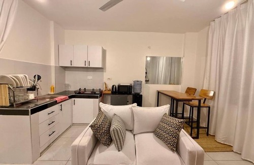 Mombasa Apartment | HERQIRO RESIDENCE Mombasa : One-Bedroom Standard Beach Road Apartment