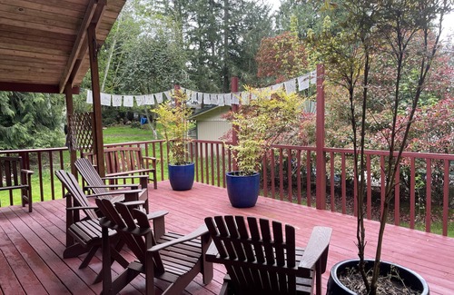 Lakebay Cabin | Herron Island Maple Grove Retreat-Dog Friendly
