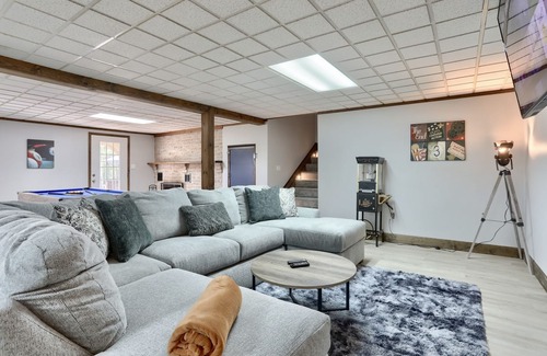 Harrisburg House | Hershey Attractions! Fire Pit, Hot Tub, Pool, Game Room and 15 Mins To Hershey!