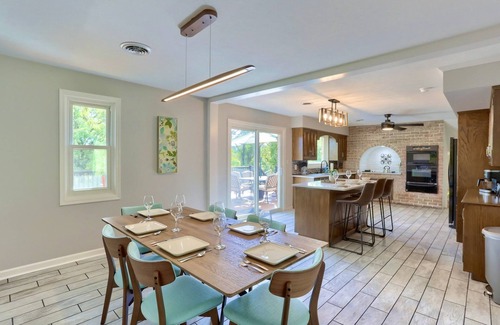 Harrisburg House | Hershey Attractions! Fire Pit, Hot Tub, Pool, Game Room and 15 Mins To Hershey!