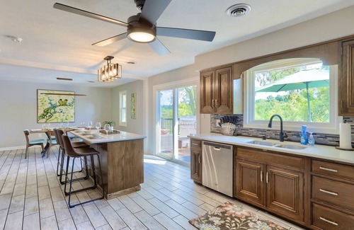 Harrisburg House | Hershey Attractions! Fire Pit, Hot Tub, Pool, Game Room and 15 Mins To Hershey!