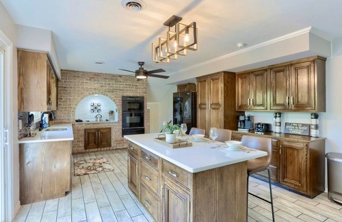 Harrisburg House | Hershey Attractions! Fire Pit, Hot Tub, Pool, Game Room and 15 Mins To Hershey!