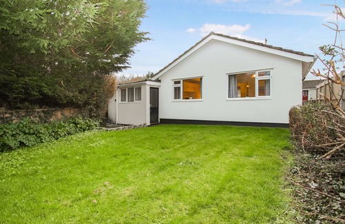 Moelfre House | Heulwen - sleeps 7 - Moelfre - Anglesey