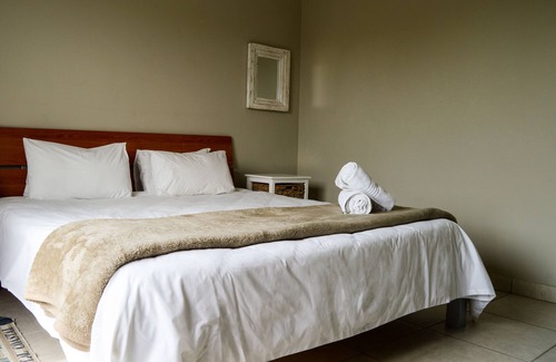 Vineta Apartment | Heuschneider Platz 3 bedroom Self Catering Accommodation