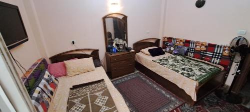 Heliopolis House | Hewidi deluxe Bedroom 12 min from Cairo Airport 3 min from famous Roxy Square free AP dropoff 距开罗机场十二分钟的豪华卧室 免费机场送机