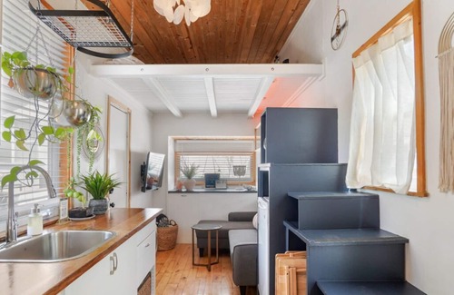 Blackshear-Prospect Hill House | HGTV Featured Tiny Home w Hot Tub Near East 6th St