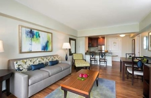 Waikiki Resort | HGVC The Grand Waikikian, Beachfront Resort & Spa