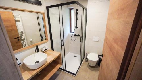 Kostel Apartment | Hiša na Hribu- A Peaceful Hilltop Escape above river Kolpa