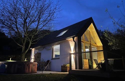 Tisina House | Hiška pod črešnjo