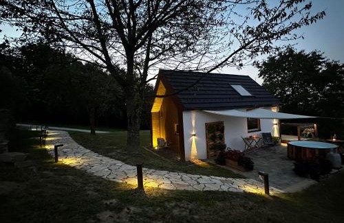 Tisina House | Hiška pod črešnjo