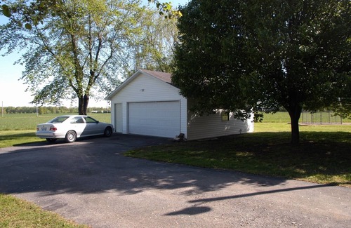 Lawrenceburg House | Hi Speed Internet Lawrenceburg TN area, Outdoor Living Space, Wk/Month Discounts