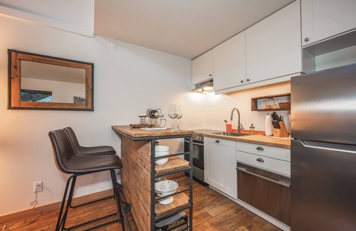 Whistler Creekside Apartment | ❄︎Hiatus Suite❄︎ | 1 BR 5 Min Walk to Creekside Gondola | Gorgeous Rustic Chic