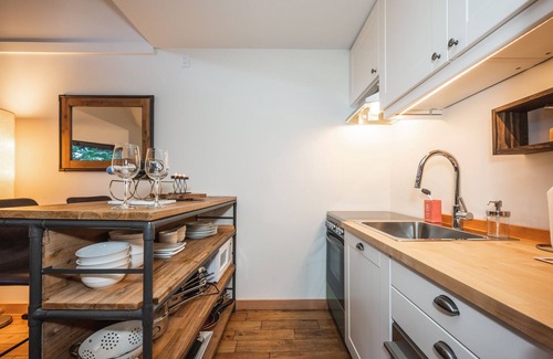 Whistler Creekside Apartment | ❄︎Hiatus Suite❄︎ | 1 BR 5 Min Walk to Creekside Gondola | Gorgeous Rustic Chic