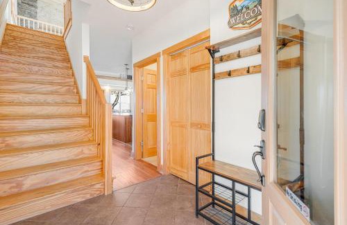 Wolf Laurel Apartment | Hibernation Station - MTN Views near Asheville!