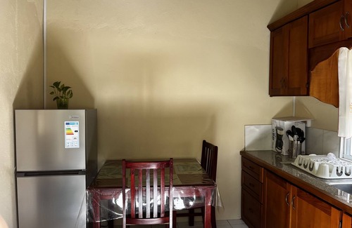 Calvigny Cottage | Hibiscus Cottage Cheerful Home