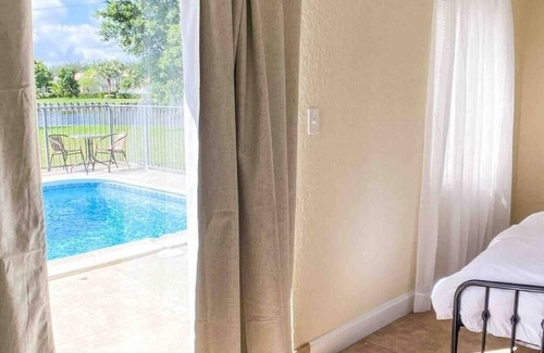 Royal Palm Beach House | Hibiscus Getaway
