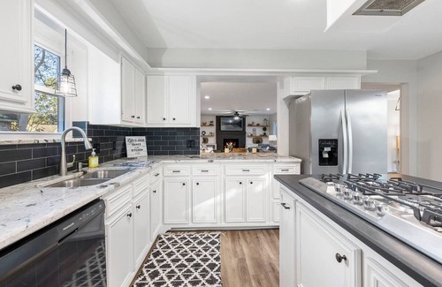 The Woodlands House | Hickory Haven-CLEAN-Updated - The Woodlands - Private home