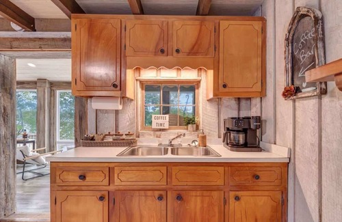 Cadiz Cabin | Hickory Haven – Lake Getaway + Private Dock