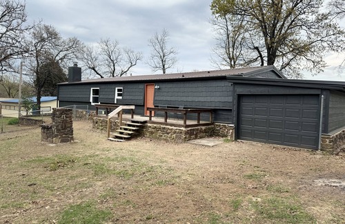 Longtown Cabin | Hickory Sands Water View Cabin at Lake Eufaula.