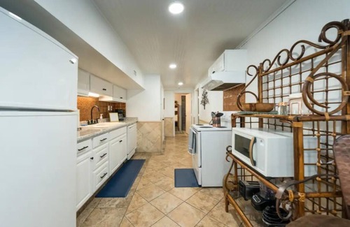 Denton Apartment | Hickory St. Lodge @ the square!