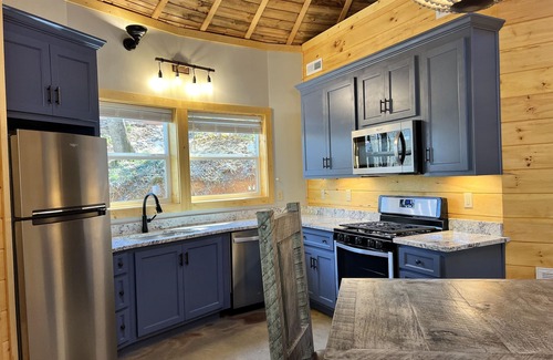 Cherokee Cabin | Hidden Falls, Romantic Couples Escape in Western NC Mountains