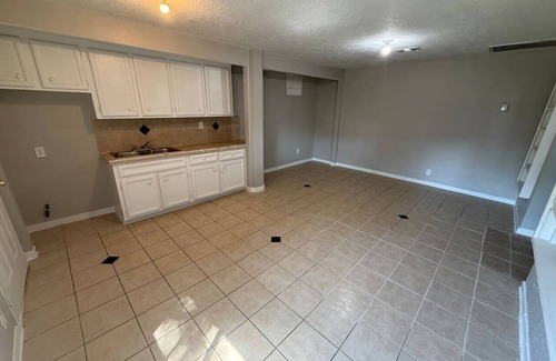 Northside Apartment | Hidden Gem 2BR Wi-Fi parking