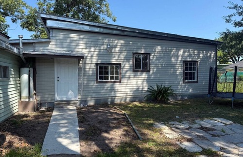 Northside Apartment | Hidden Gem 2BR Wi-Fi parking