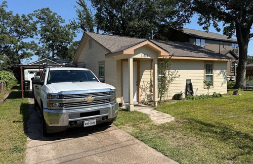 Northside Apartment | Hidden Gem 2BR Wi-Fi parking
