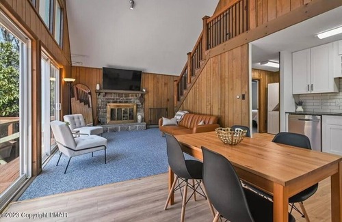 Pocono Pines Cabin | Hidden Gem by Lake Naomi Your Poconos family escape.