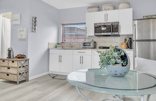 Biscayne Park Cottage | Hidden Gem Charming cottage in biscayne park with AC and Wifi