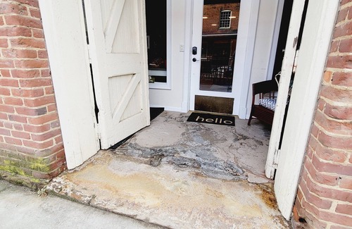 Central Business District Apartment | Hidden~GEM|Downtown|EntireStudio|FREE PARKING-PET FRIENDLY