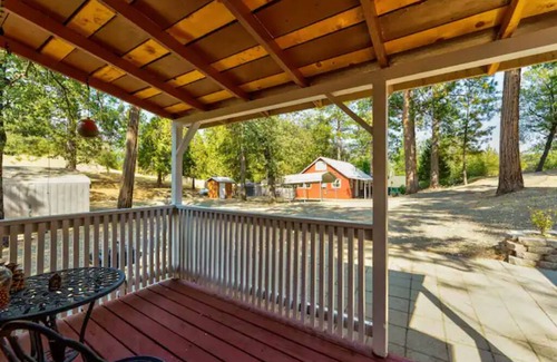 Oakhurst Cottage | Hidden gem in green heaven, getaway to Bass Lake & Yosemite