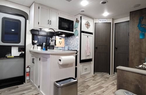 Key Largo RV Rental | Hidden gem in Key Largo, bunk room, outdoor kitchen, 2 pools, laundry, 2 beaches