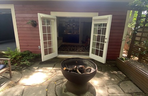 Commonwealth Apartment | Hidden Gem in the Heart of Plaza Midwood